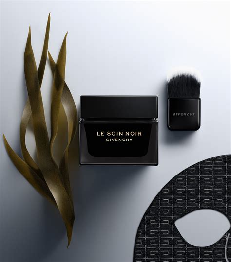 mascherine pino givenchy|LE SOIN NOIR LACE MASK .